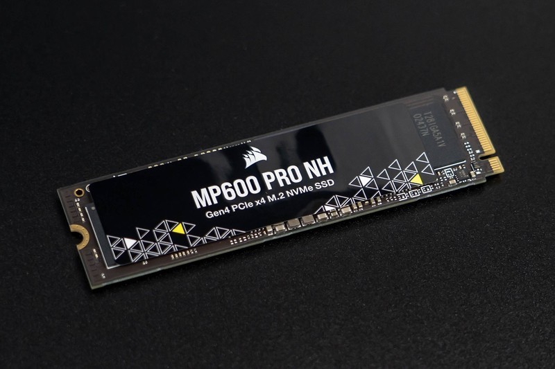 一步到位解决容量焦虑的难题，8TB PCIe 4.0x4 SSD太猛了！