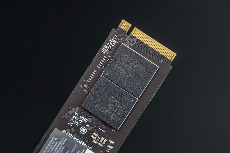 一步到位解决容量焦虑的难题，8TB PCIe 4.0x4 SSD太猛了！