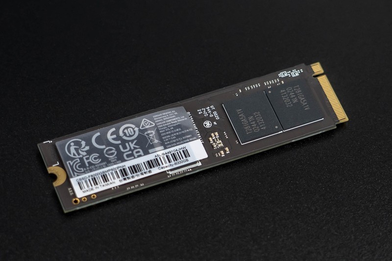 一步到位解决容量焦虑的难题，8TB PCIe 4.0x4 SSD太猛了！