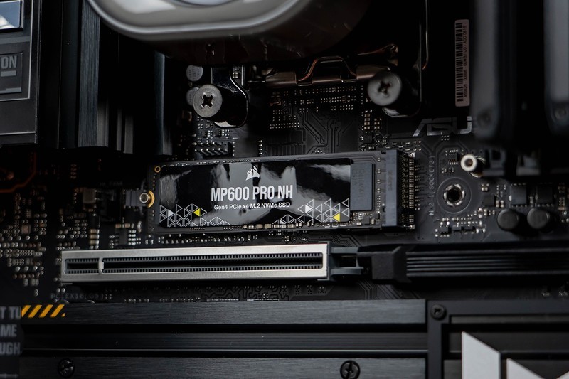 一步到位解决容量焦虑的难题，8TB PCIe 4.0x4 SSD太猛了！