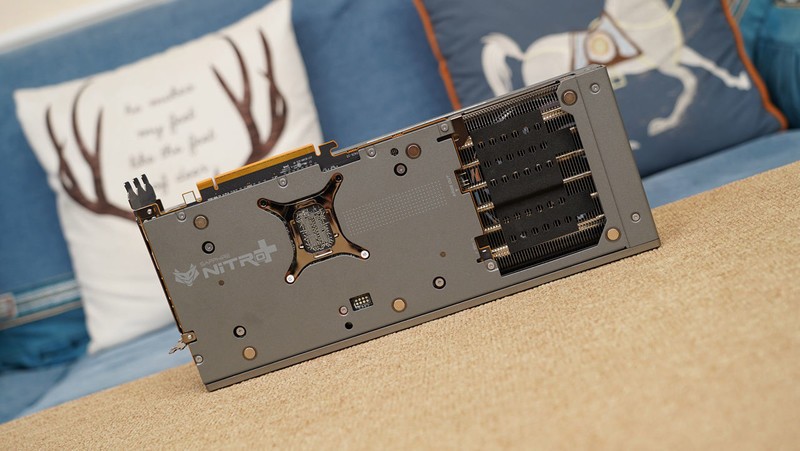 越级挑战，锐龙5 9600X、Ultra7 265K究竟谁打游戏更胜一筹？