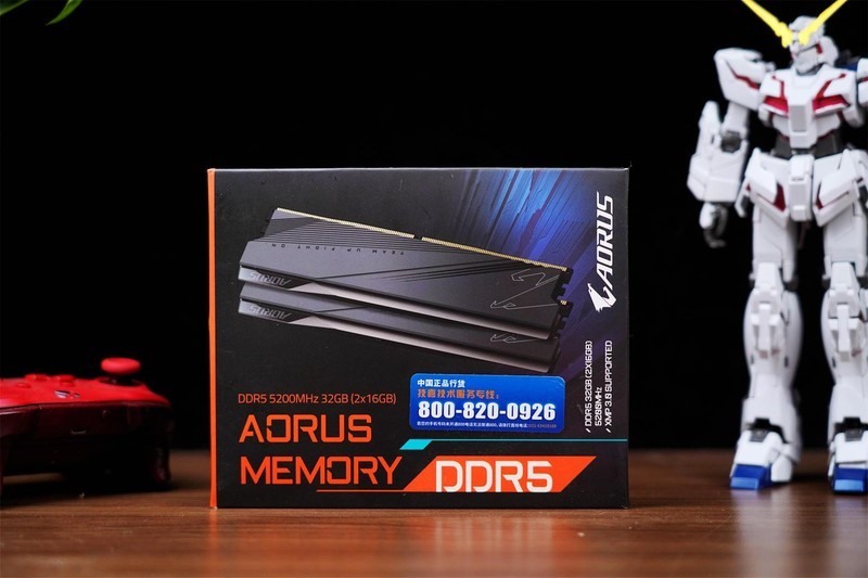 搭载镁光颗粒，性能散热一流，超频5800MHz，全面飞起