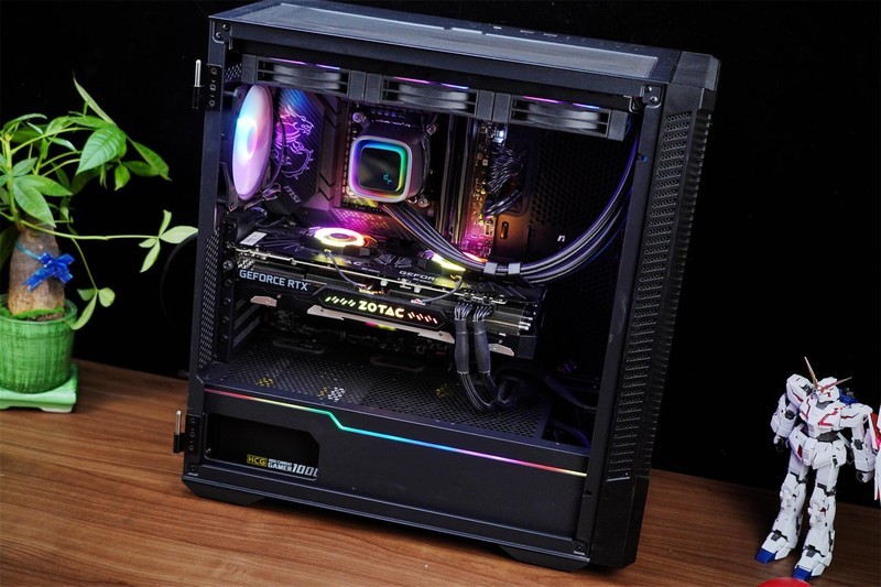 搭载镁光颗粒，性能散热一流，超频5800MHz，全面飞起