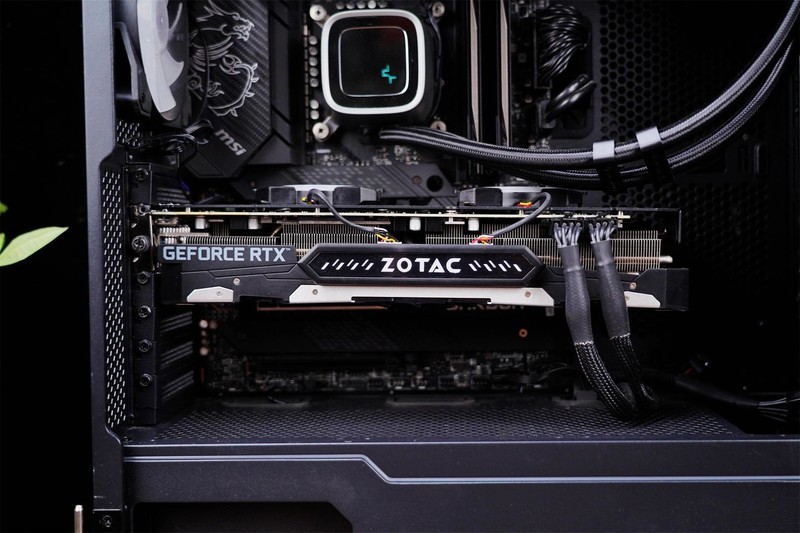 搭载镁光颗粒，性能散热一流，超频5800MHz，全面飞起