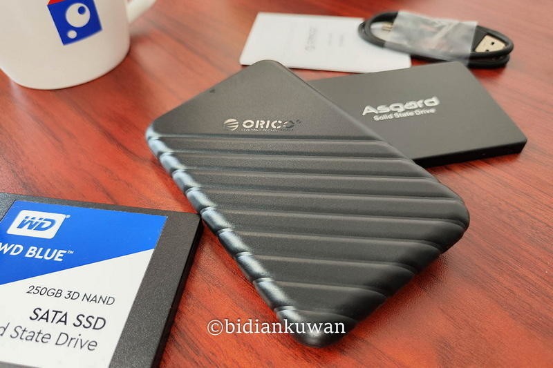 NVMe固态横行，2.5英寸SATA硬盘好尴尬，别急，十几块给它们找个家