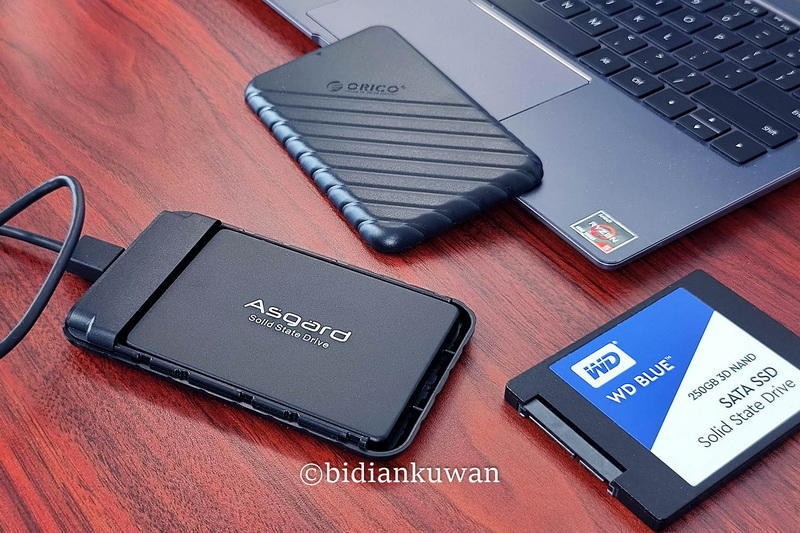 NVMe固态横行，2.5英寸SATA硬盘好尴尬，别急，十几块给它们找个家