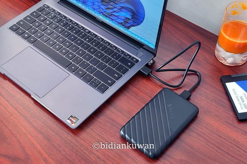 NVMe固态横行，2.5英寸SATA硬盘好尴尬，别急，十几块给它们找个家