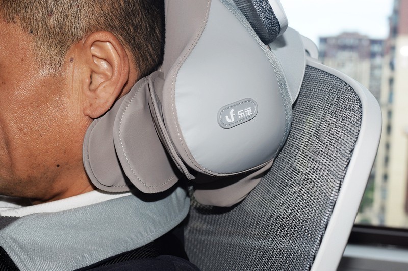 下班回家一定要用上它！乐范云朵揉捏按摩枕