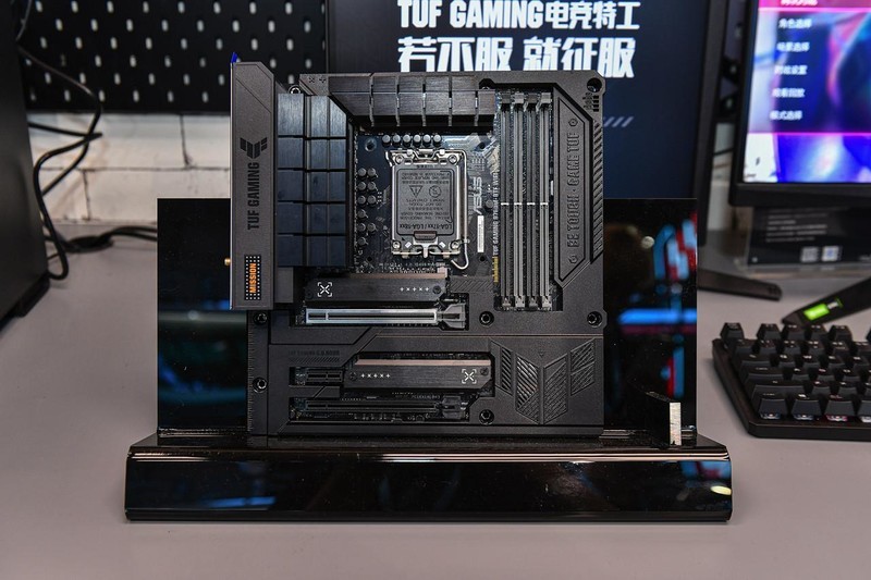 打破桎梏 畅享无线 BW2023华硕发布天选背置主板