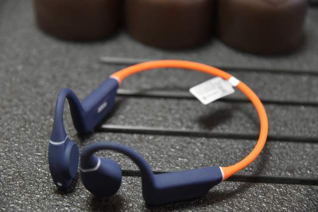 用撞色改变声音 创新Outlier free pro+的不一样