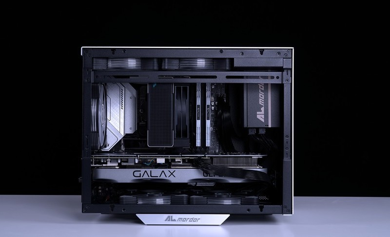 不玩灯也能很靓仔，国产新锐ALmordor 莫邪机箱+12400F+3070装机分享