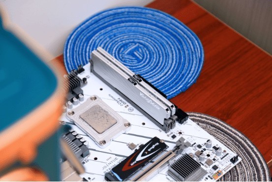 国产内存能堪大用？金百达银爵内存入手超起来！