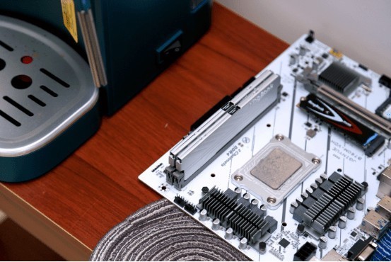 国产内存能堪大用？金百达银爵内存入手超起来！