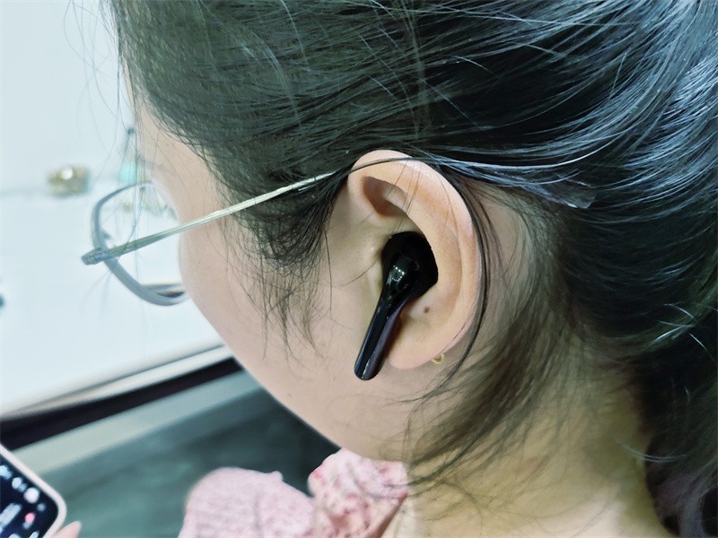 颜值与实力并存，JEET ONE升级版蓝牙耳机带你聆听音乐的魅力