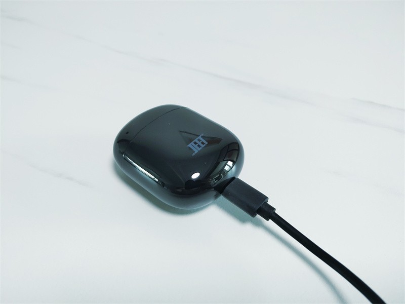 颜值与实力并存，JEET ONE升级版蓝牙耳机带你聆听音乐的魅力