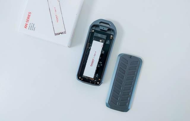 用阿斯加特AN4+小成本自制高性能移动硬盘，比直接购买成品更香