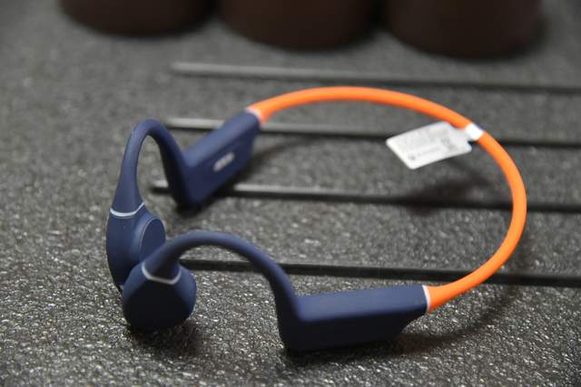 用撞色改变声音 创新Outlier free pro+的不一样