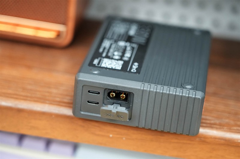 轻薄革命！SlimQ F330氮化镓充电器，解决笔记本充电器笨重难题