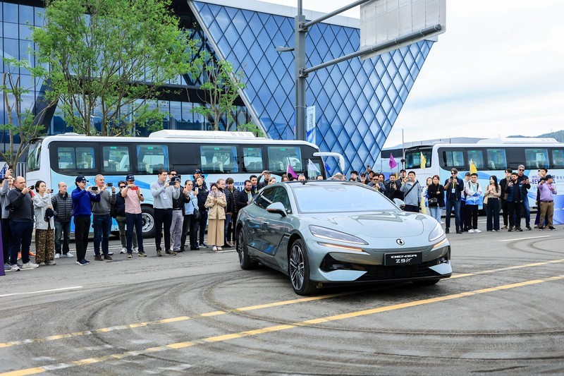 智绘嵊景赢盛世，科技文化写未来,全球20国嘉宾盛赞比亚迪