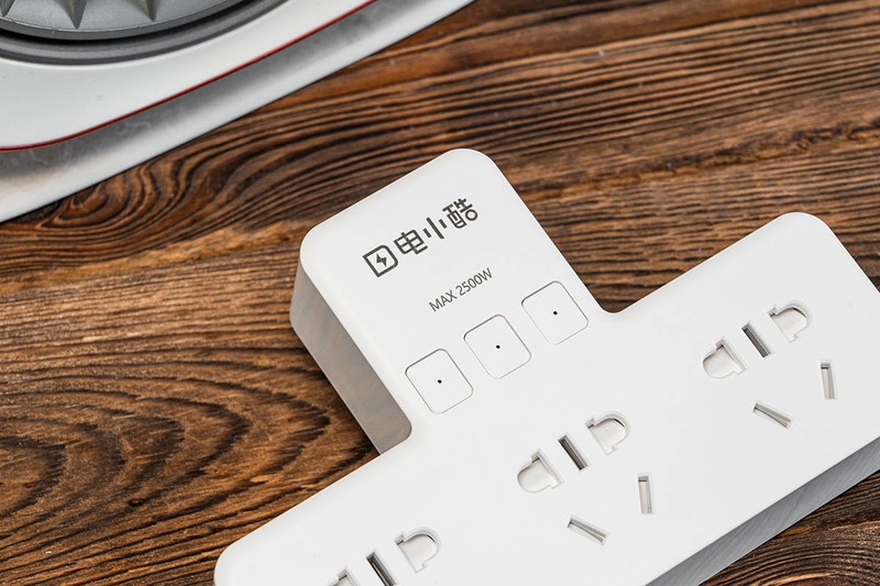 在智能家居的风口中，连插排都不甘寂寞，电小酷确实有点酷