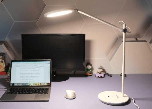 护眼台灯和普通台灯差别很大吗？深度刨析护眼台灯的五大好处