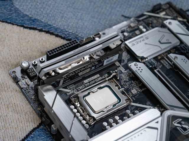 好玩的真香主板，华硕Z790 AYW OC超频教程分享