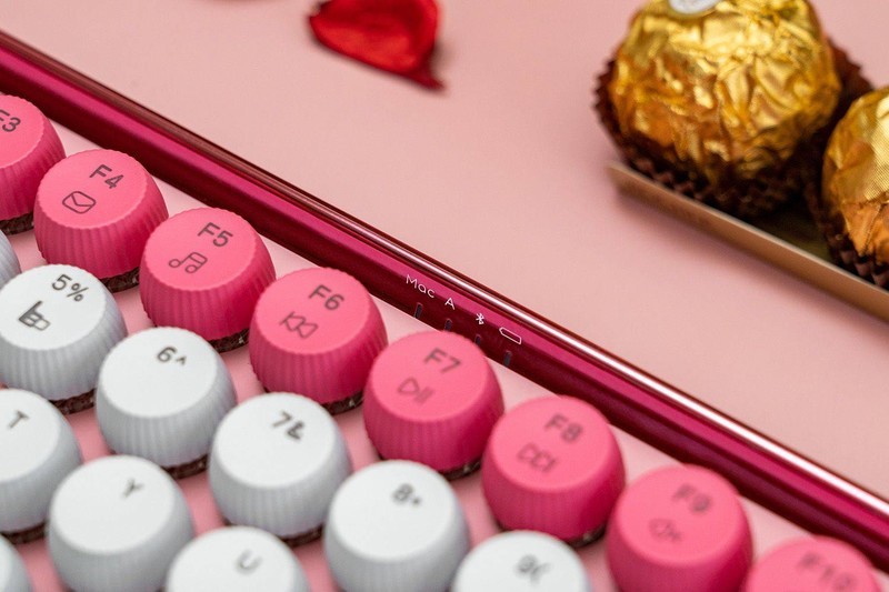 老婆过生日送了雷柏ralemo Pre 5键盘，办公室女同事都问是啥型号