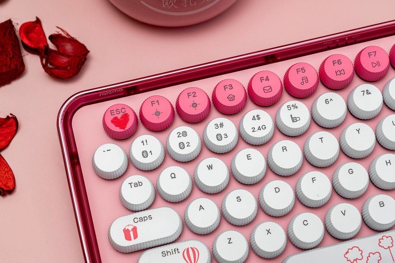 老婆过生日送了雷柏ralemo Pre 5键盘，办公室女同事都问是啥型号