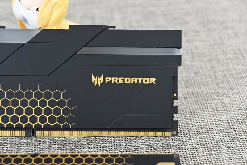 宏碁掠夺者Hermes冰刃DDR5 6400 32G内存开箱试玩：稳超7400MHz过测