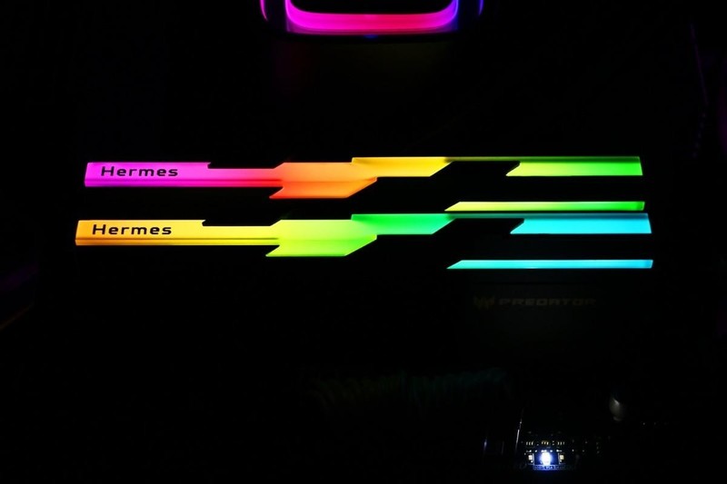 宏碁掠夺者Hermes冰刃DDR5 6400 32G内存开箱试玩：稳超7400MHz过测