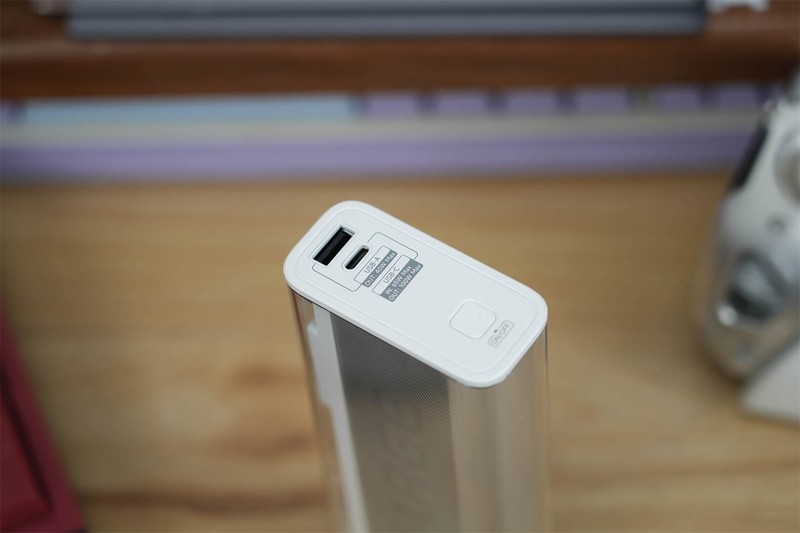 65W自充1.5小时满血！闪极银翼Pro让多设备回血快过同行3倍