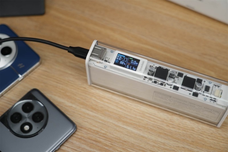 65W自充1.5小时满血！闪极银翼Pro让多设备回血快过同行3倍