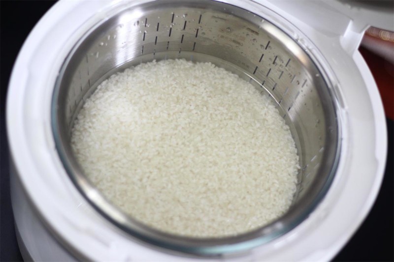 造型独特颜值高、米汤分离更Q弹，米家透明蒸汽电饭煲有何神奇？