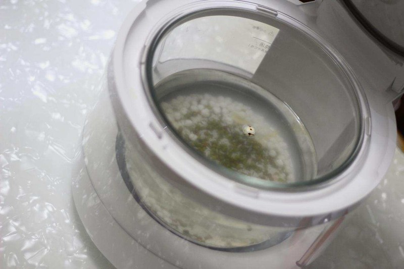 造型独特颜值高、米汤分离更Q弹，米家透明蒸汽电饭煲有何神奇？