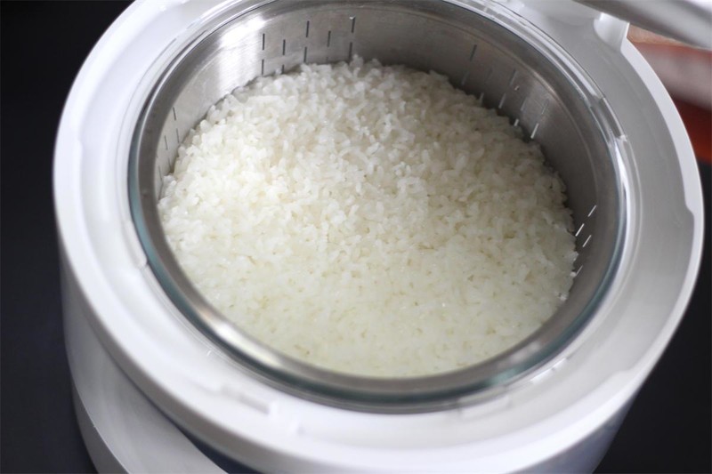 造型独特颜值高、米汤分离更Q弹，米家透明蒸汽电饭煲有何神奇？