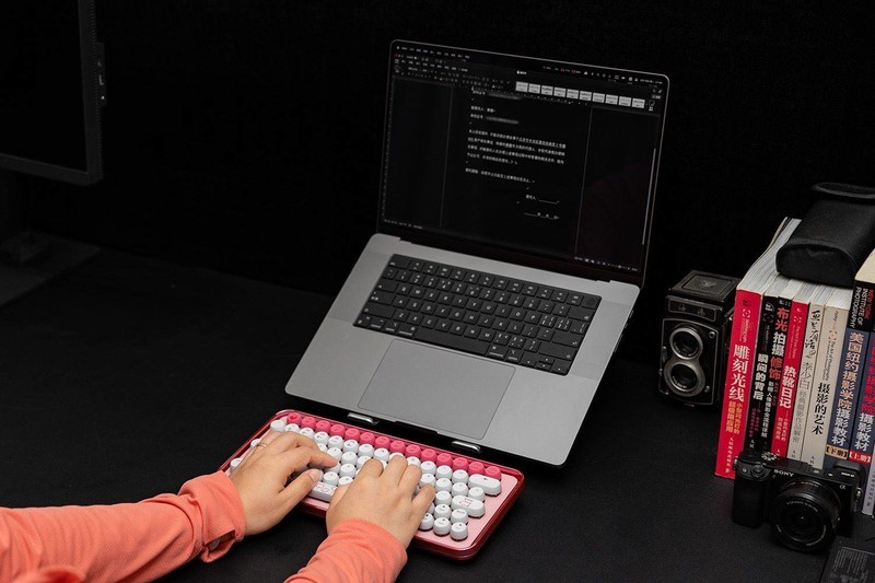 老婆过生日送了雷柏ralemo Pre 5键盘，办公室女同事都问是啥型号