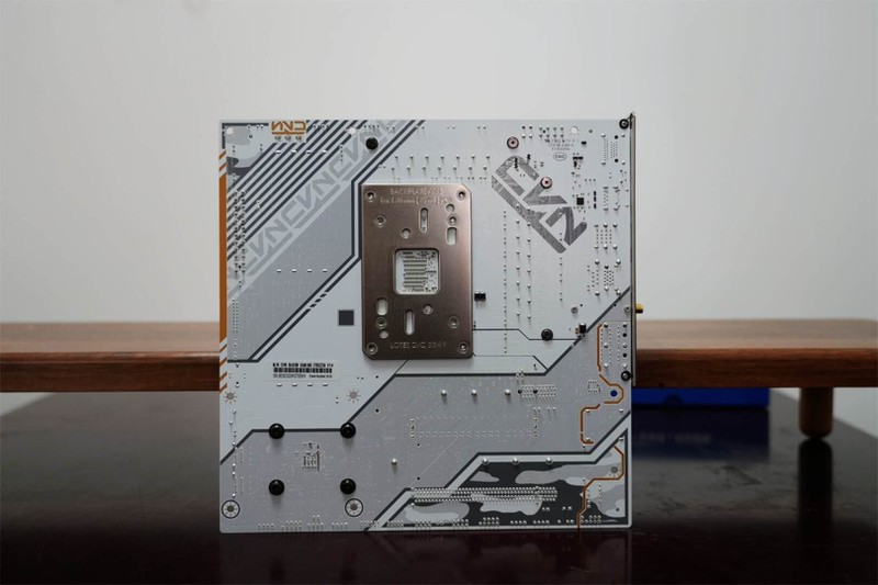 未来战舰降临！七彩虹CVN B650M GAMING FROZEN主板引领潮流