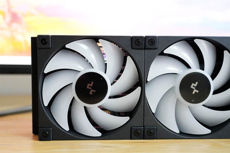 冰点来袭！九州风神冰堡垒360数显版，300W散热功耗震撼上线