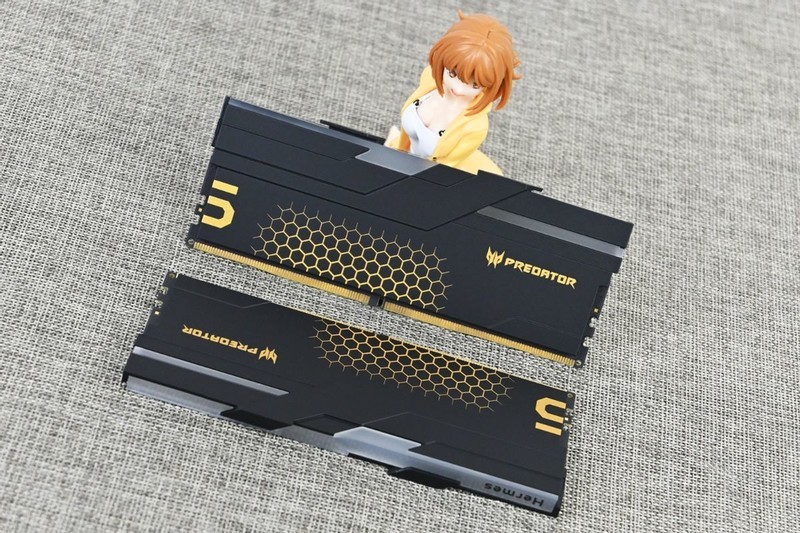 宏碁掠夺者Hermes冰刃DDR5 6400 32G内存开箱试玩：稳超7400MHz过测