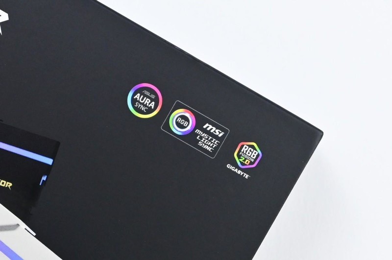 宏碁掠夺者Hermes冰刃DDR5 6400 32G内存开箱试玩：稳超7400MHz过测