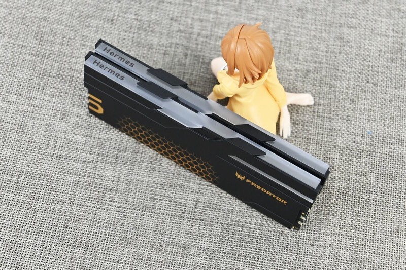 宏碁掠夺者Hermes冰刃DDR5 6400 32G内存开箱试玩：稳超7400MHz过测