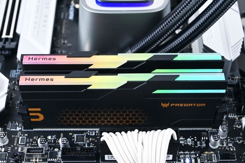 宏碁掠夺者Hermes冰刃DDR5 6400 32G内存开箱试玩：稳超7400MHz过测