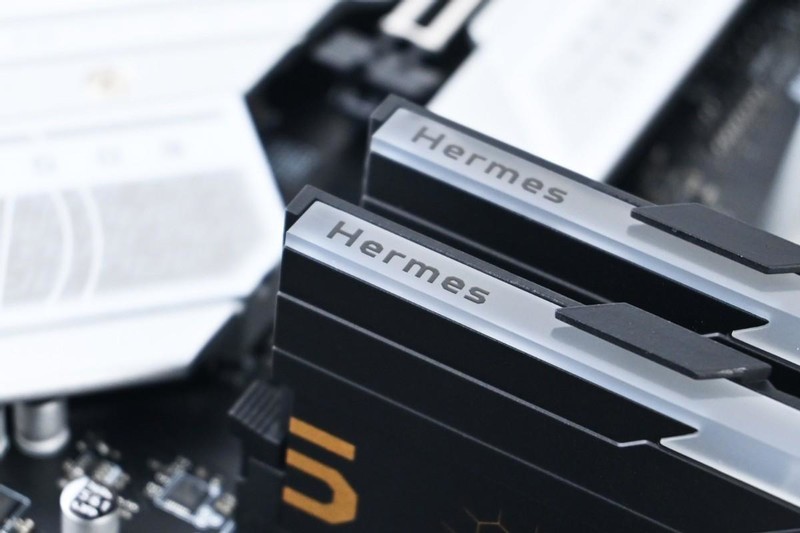 宏碁掠夺者Hermes冰刃DDR5 6400 32G内存开箱试玩：稳超7400MHz过测