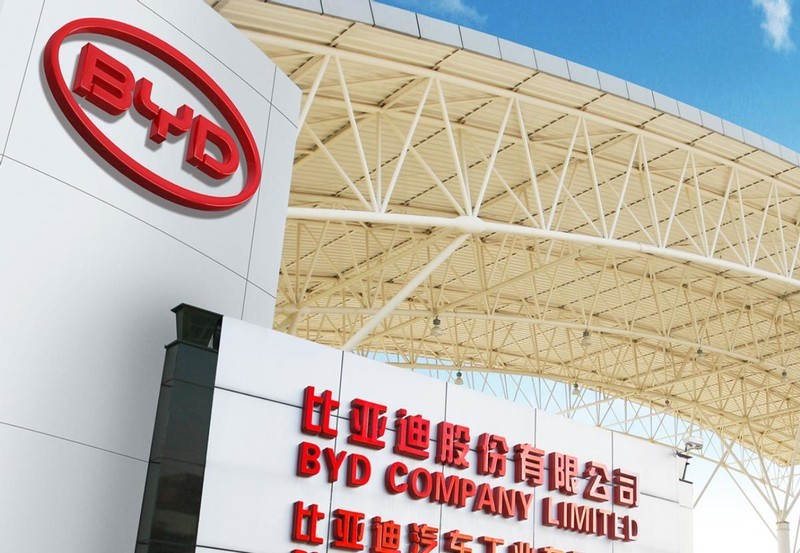 比亚迪成立30周年大手笔，抽60位幸运儿送豪车，大奖兑现交车