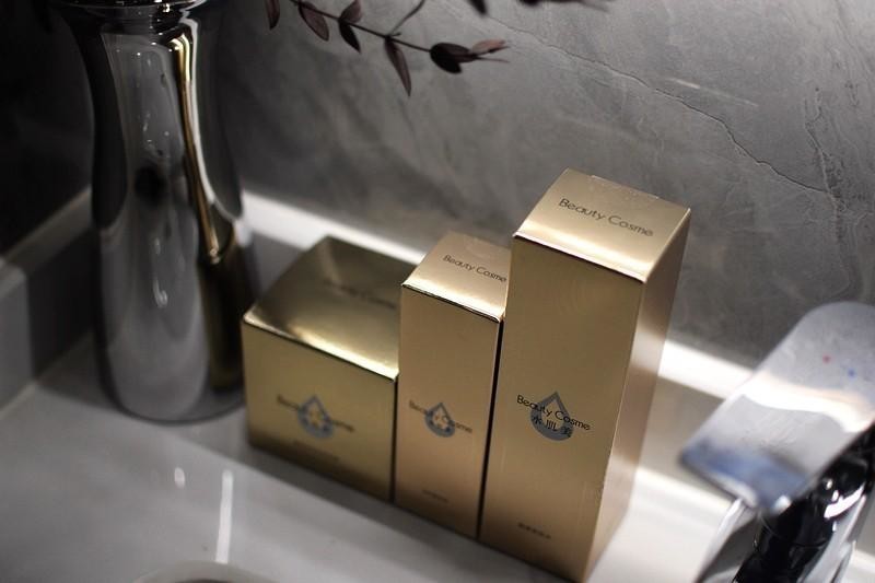 一套润肤定格水光美肌——水肌美心动小粉盒