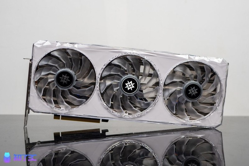 影驰 RTX4070 SUPER星曜OC首发评测：AIGC+游戏的双重利刃！