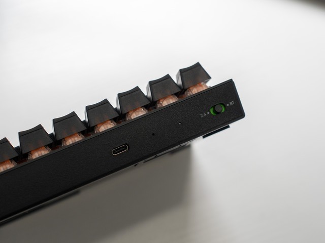 可玩性拉满的全能小键盘，雷蛇黑寡妇蜘蛛V4迷你无线版晒单