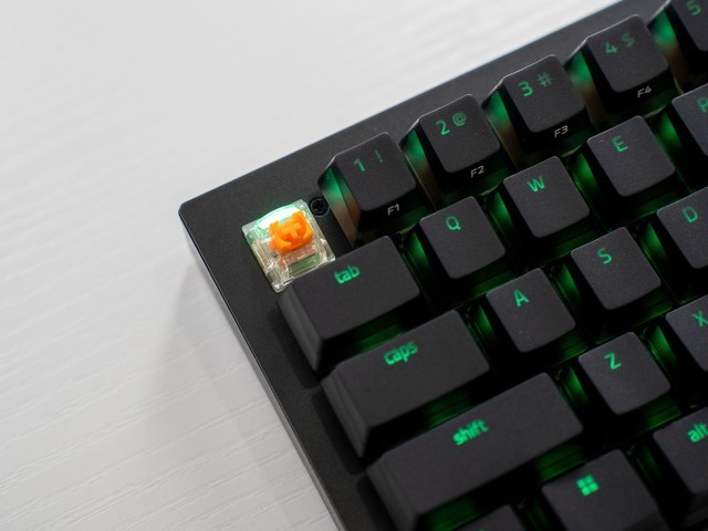 可玩性拉满的全能小键盘，雷蛇黑寡妇蜘蛛V4迷你无线版晒单