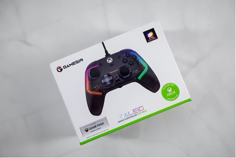 手感优秀，灯光效果出色，支持XBOX，盖世小鸡影舞者游戏手柄体验