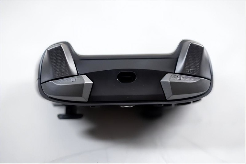 手感优秀，灯光效果出色，支持XBOX，盖世小鸡影舞者游戏手柄体验